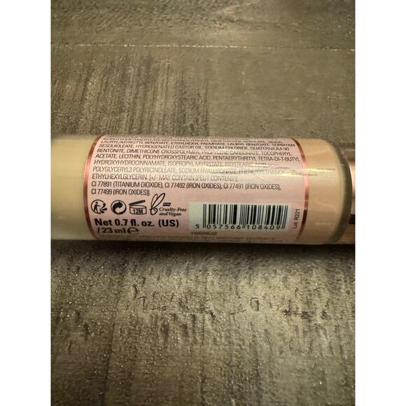 Revolution London Conceal & Hydrate Radiance Foundation Shade F0.2, 0.7 Fl. Oz - Picture 4 of 6